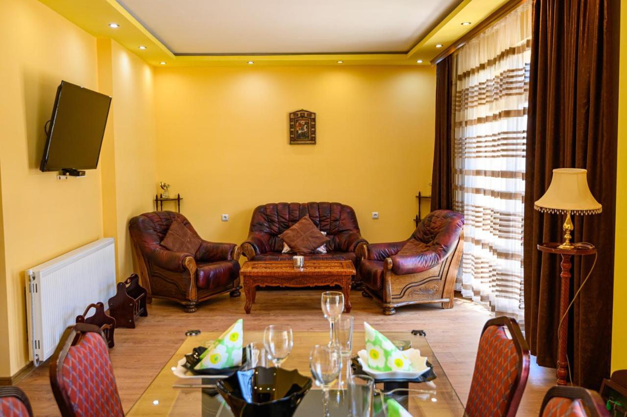 Guest House Dinaya Добринище Екстериор снимка